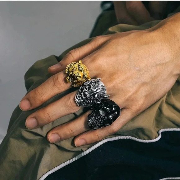 Stainless steel bold large devil statement ring - Picture 2 of 10